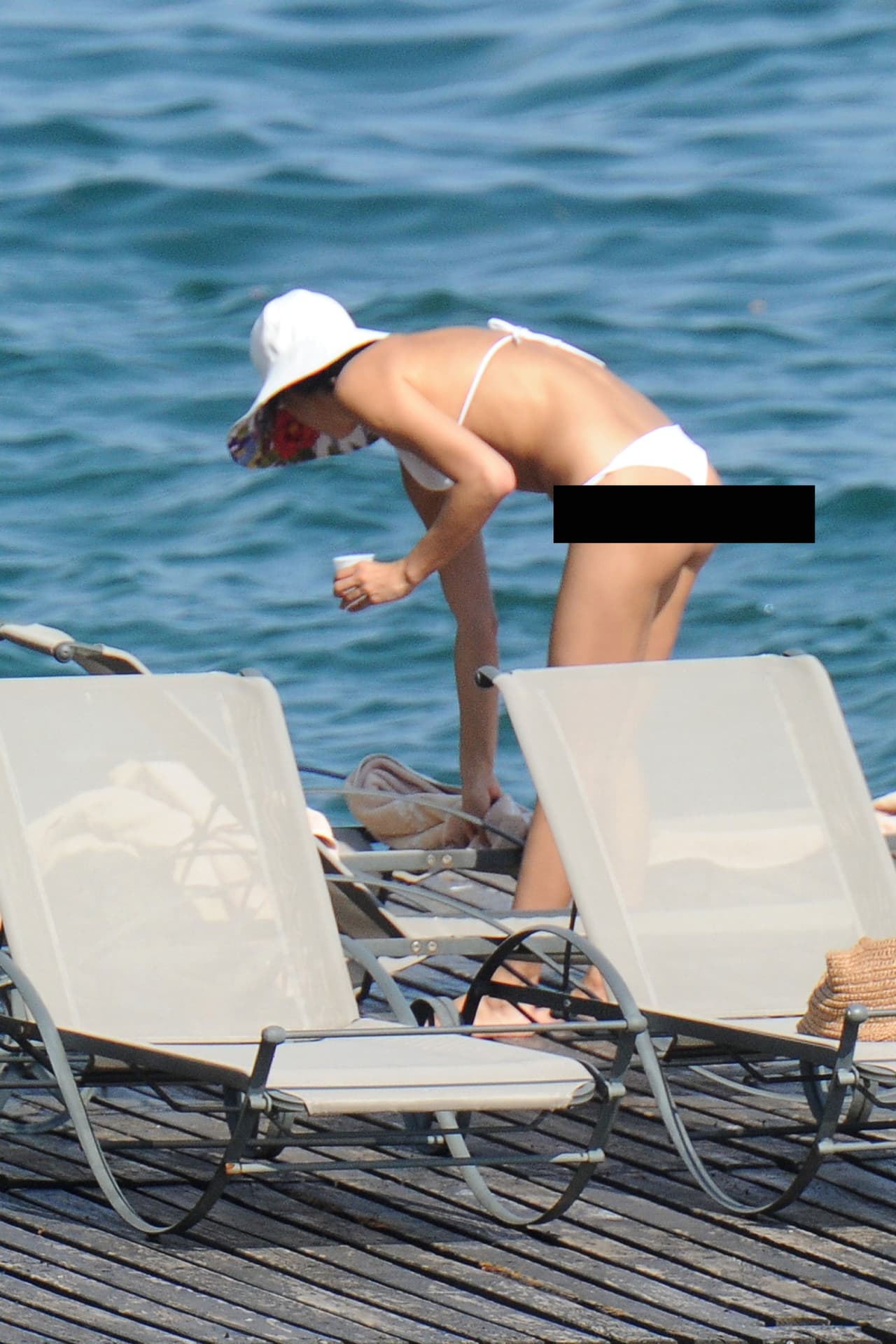 Pero tremendo show que Irina daba cada vez que se agachaba y las cámaras lo captaron ¡todo!