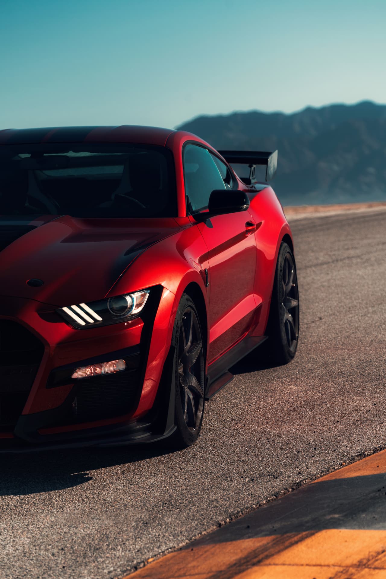 El Shelby GT500 2020 cuenta con diseño aerodinámico que optimiza el ‘downforce’, así como la optimización de la administración técnica del vehículo.