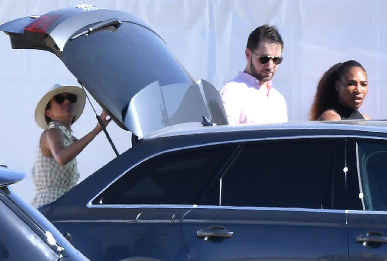 El pasado 30 de junio se realizó el Audi Polo Challenge en Ascot, Inglaterra, evento al que asistió Meghan Markle para animar a los príncipes Harry y William. Al evento también asistió Serena Williams y su esposo Alexis Ohanian.
