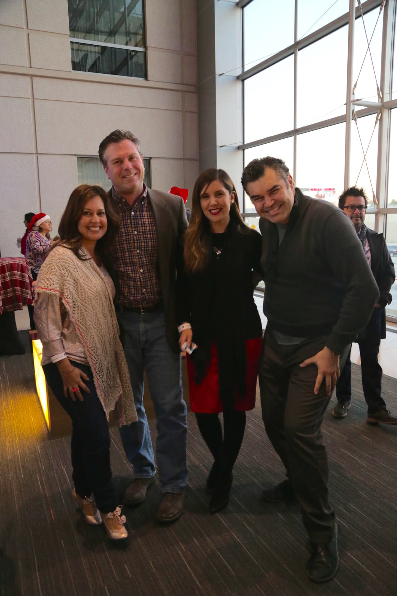 ¡Univision 34, K-LOVE, Más Variedad y LA 101.9 se unieron para celebrar un año más de ser la cadena #1 para todos nuestros hispanohablantes en Los Angeles!