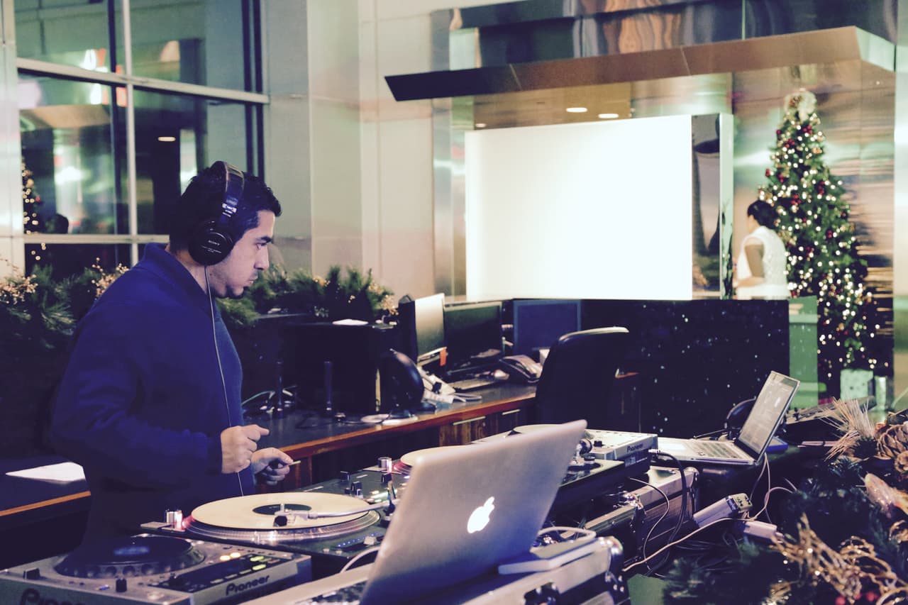 ¡Univision 34, K-LOVE, Más Variedad y LA 101.9 se unieron para celebrar un año más de ser la cadena #1 para todos nuestros hispanohablantes en Los Angeles!