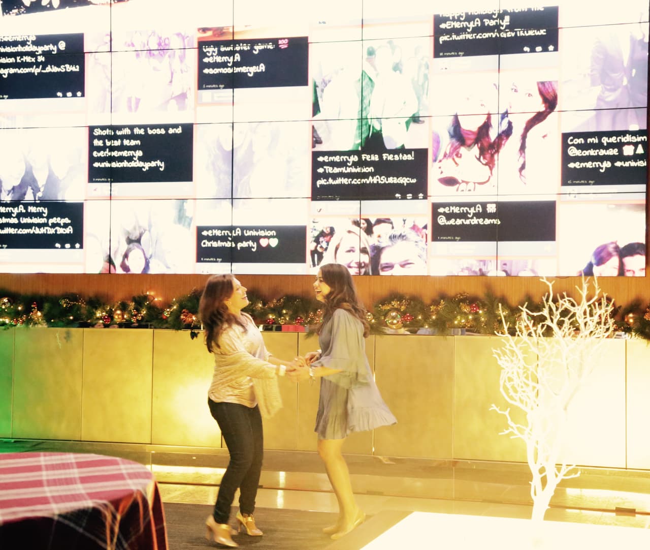 ¡Univision 34, K-LOVE, Más Variedad y LA 101.9 se unieron para celebrar un año más de ser la cadena #1 para todos nuestros hispanohablantes en Los Angeles!