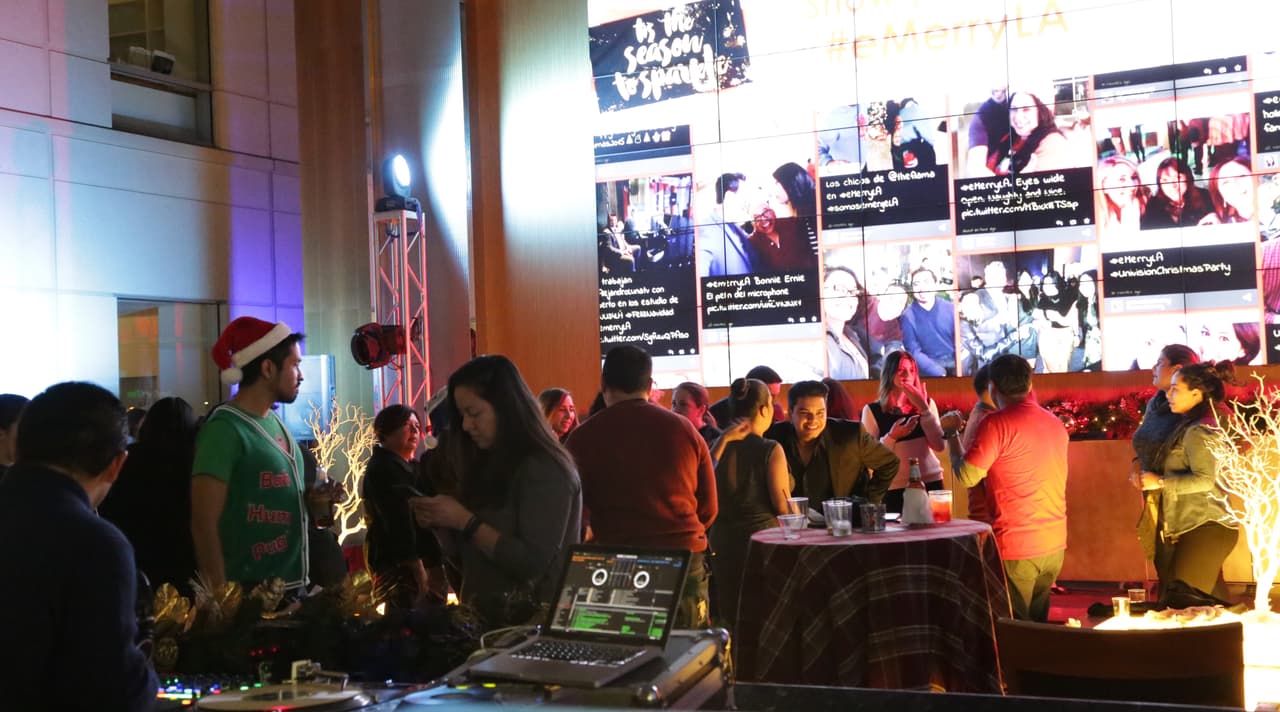 ¡Univision 34, K-LOVE, Más Variedad y LA 101.9 se unieron para celebrar un año más de ser la cadena #1 para todos nuestros hispanohablantes en Los Angeles!