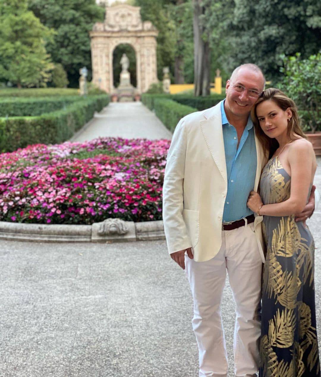 En julio, apenas terminó de grabar Corazón Guerrero, melodrama protagonizado por Alejandra Espinoza y Gonzalo García Vivanco, viajó a París a pasar unas 
<a href="https://www.univision.com/famosos/altair-jarabo-esposo-pasea-paris-fotos">románticas vacaciones de verano con su esposo</a>.