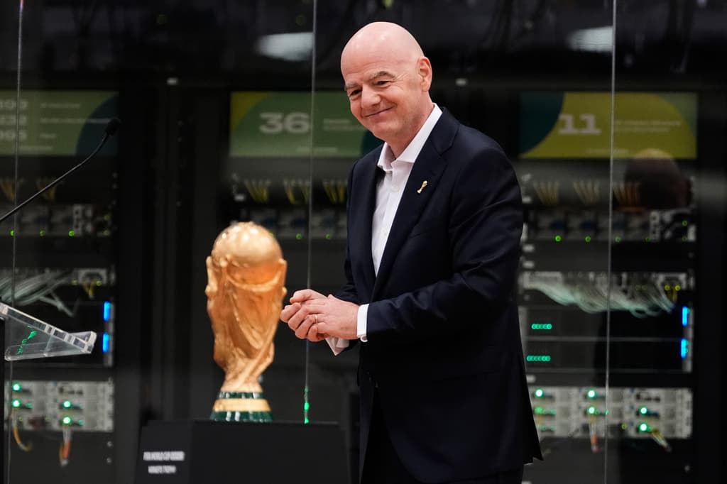 ¿Cómo logra estar en tantos partidos? Los viajes de Gianni Infantino por la Copa Mundial se vuelven tendencia y generan críticas