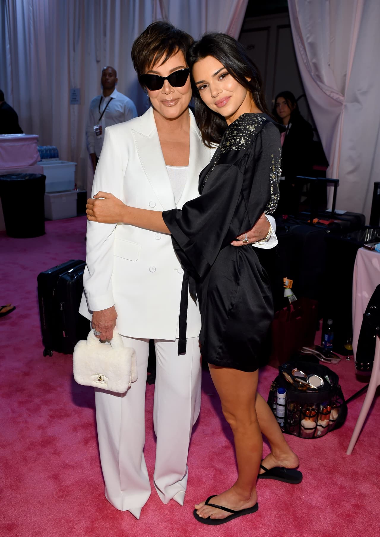 Por su parte, la 
<b><a href="https://www.univision.com/temas/kardashian" target="_blank">familia Kardashian-Jenner</a></b> expresó su agradecimiento al departamento de policía de Los Ángeles y a los oficiales del ICE, por haber logrado la detención de Ford.