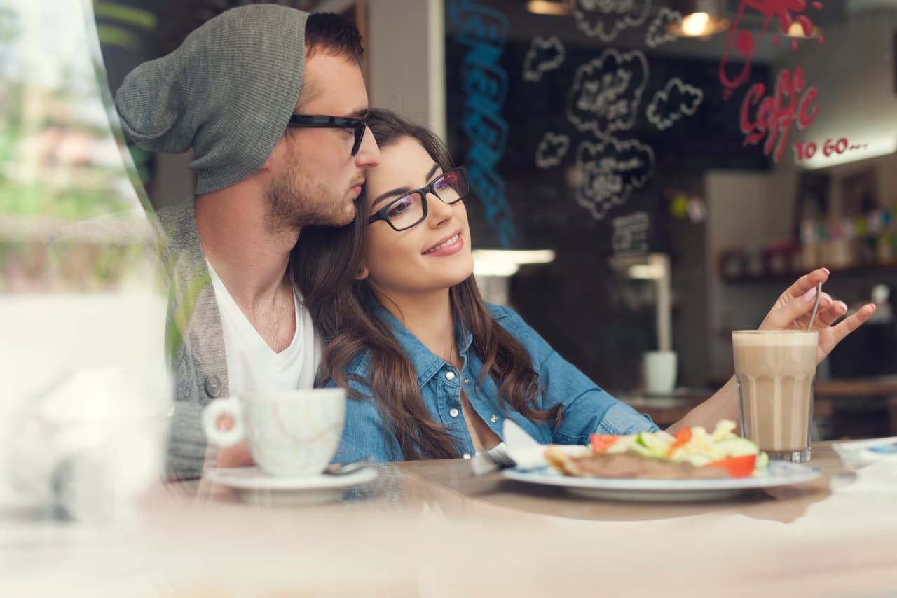 Una reconciliación en camino. El amor ahora adquiere otro rostro y en este Mes de la Liebre, en el Año del Mono de Fuego, estarás dando pasos nuevos en una relación que ya dabas por perdida.