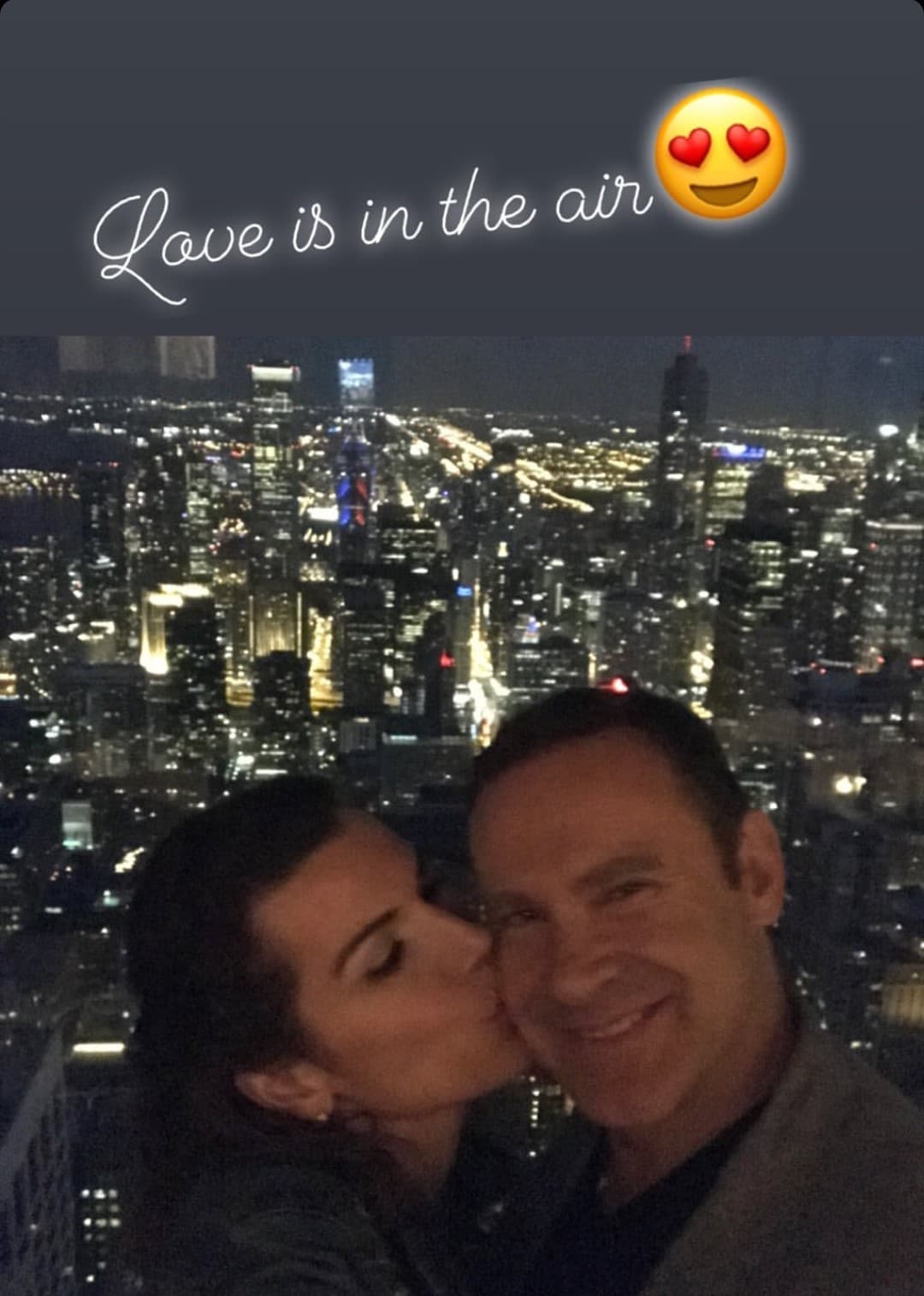 El amor de Alan y Cristy sigue creciendo con el paso de los años y juntos siguen formando una bonita familia que es admirada por miles de sus fans.