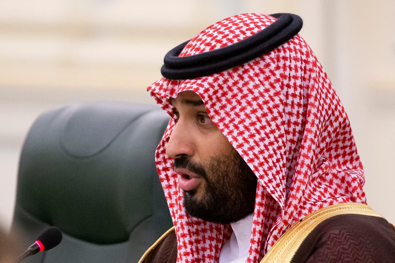 El príncipe heredero de Arabia Saudita, Mohammed bin Salman, habla con el presidente ruso Vladimir Putin durante las conversaciones en Riad, Arabia Saudita, el lunes 14 de octubre de 2019.