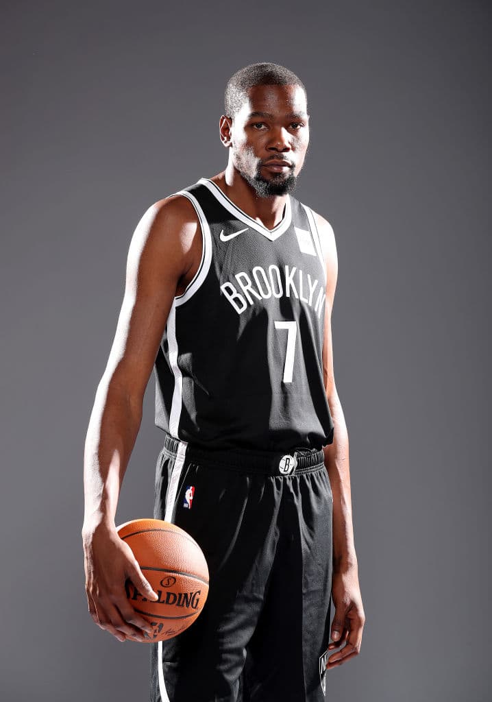 <b>Kevin Durant</b> (31), jugador de los Brooklyn Nets y ex MVP de la NBA recibió la noticia de su positivo al coronavirus, siendo uno de los jugadores de la Liga con más renombre.