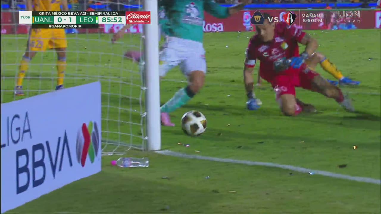 ¡No tuvo suerte! Rebote que le queda a Gignac y perdona