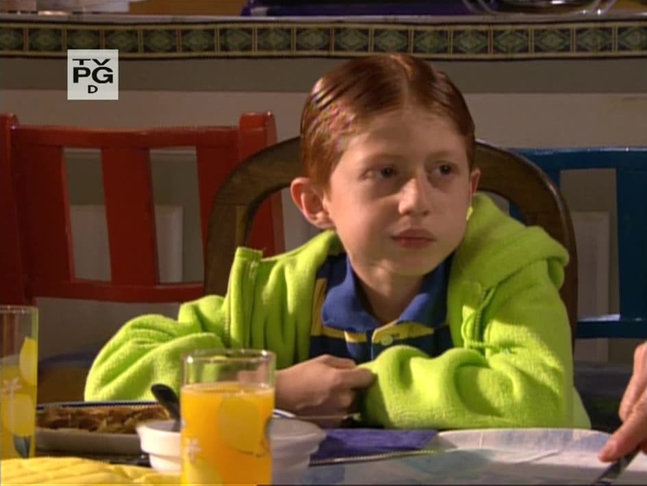 El personaje se separa de la serie en la tercera temporada, con el pretexto de que es inscrito (contra su voluntad) en una escuela de actores.