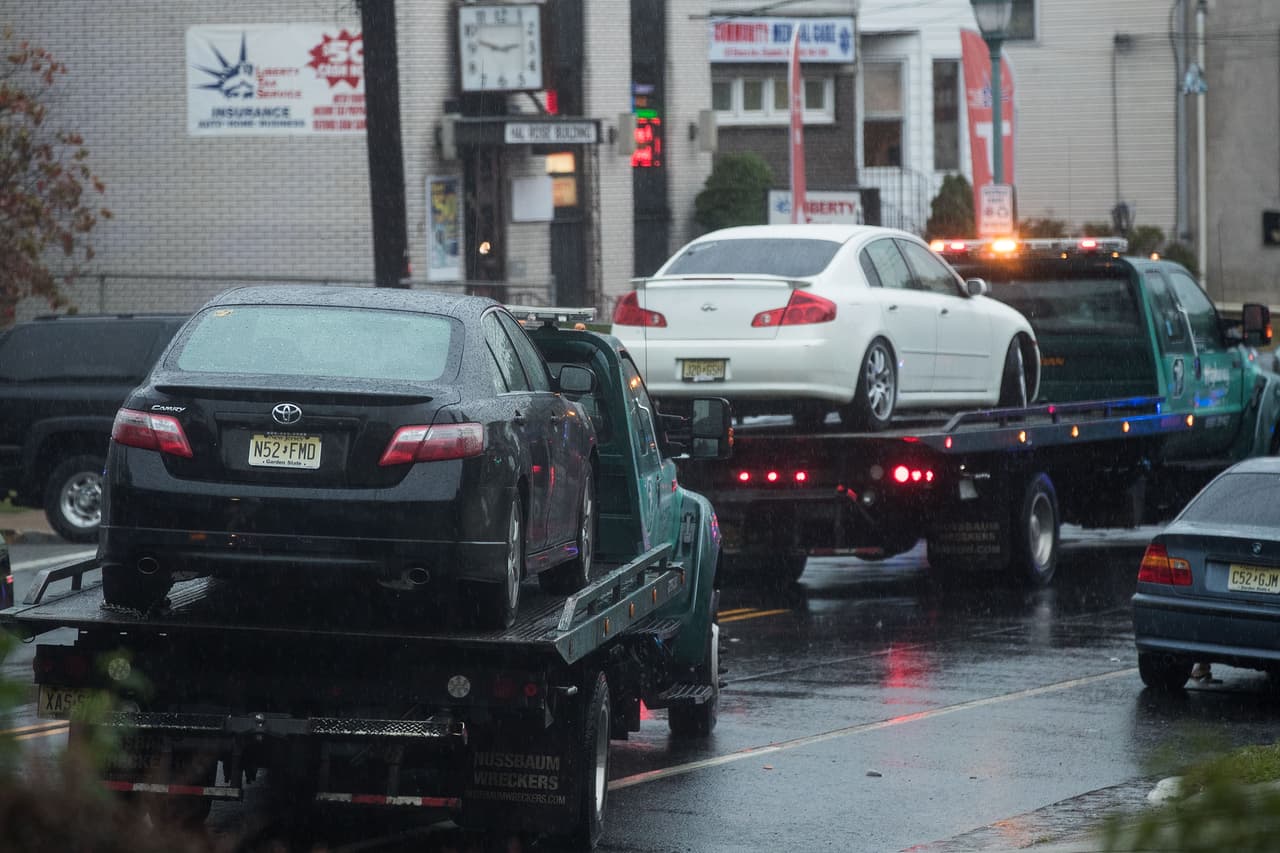 El FBI incautó varios vehículos en la residencia de los Rahami.