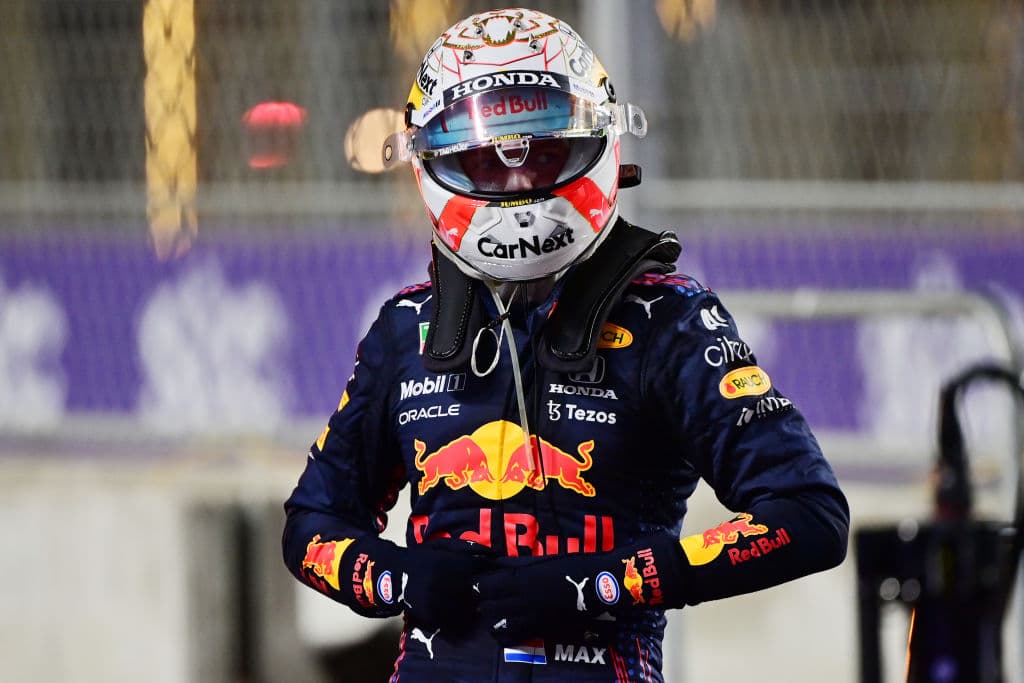 Una carrera demasiado accidentada donde Lewis Hamilton se lleva la victoria en la penúltima carrera del año. Max Verstappen de Red Bull se lleva la segunda posición y Valteri Bottas rebasó a Ocon en los últimos metros, quedando en tercera posición en el Gran Premio de Arabia Saudita; Sergio Pérez quedó fuera de la carrera tras un choque con Leclerc.