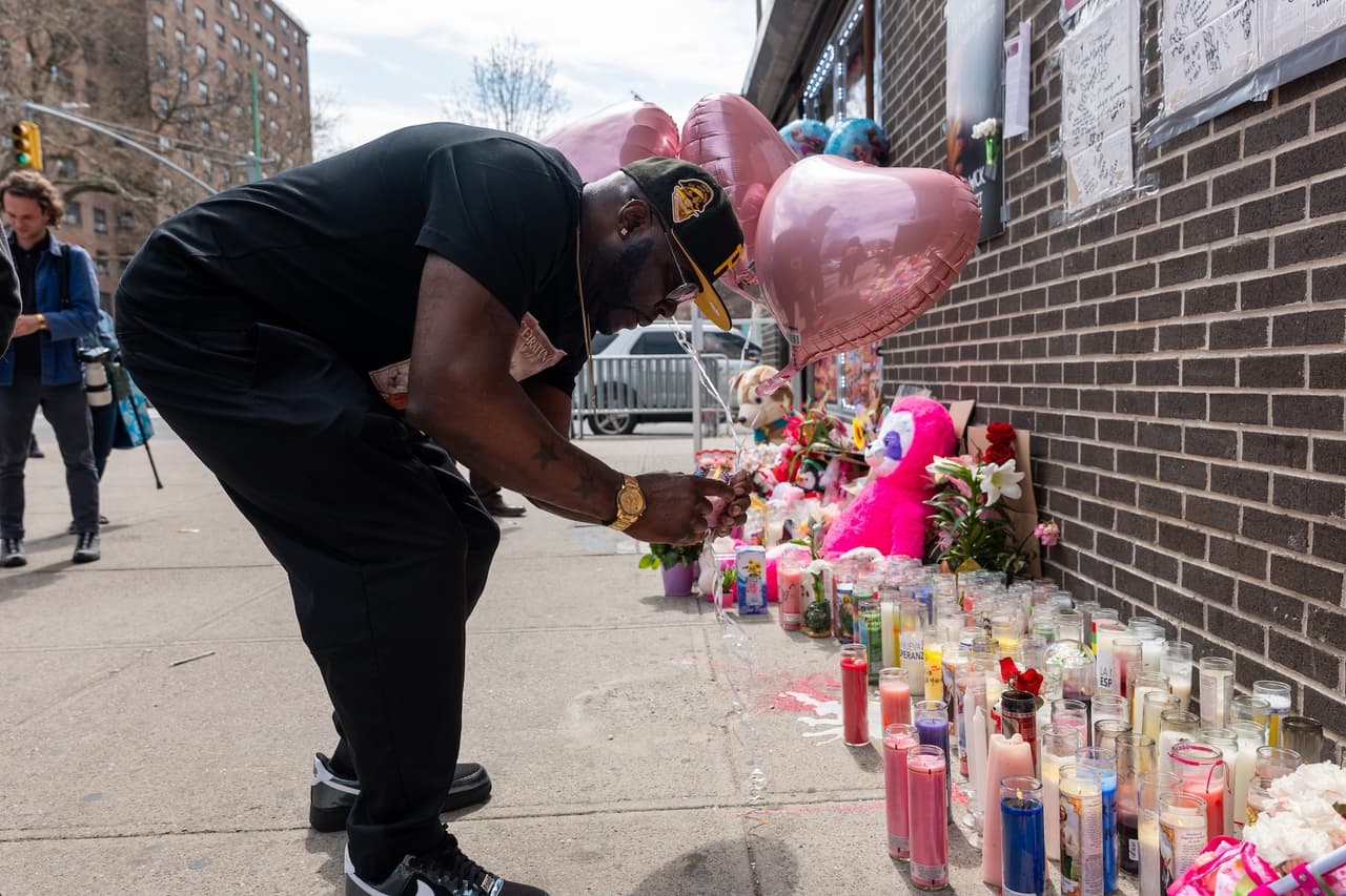Surgen más detalles sobre el tiroteo en East Williamsburg, Brooklyn, que
<a href="https://www.univision.com/local/nueva-york-wxtv/tiroteo-brooklyn-deja-muerta-bebe-7-meses">dejó una bebé de 7 meses sin vida </a>tras
<b>recibir un disparo en la cabeza</b> mientras paseaba con su familia, en un caso que autoridades vinculan a violencia de pandillas.