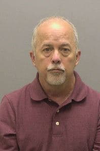 Gordon Keith Burton, residente de Pittsboro, fue acusado de un cargo de delito menor por solicitar prostitución.