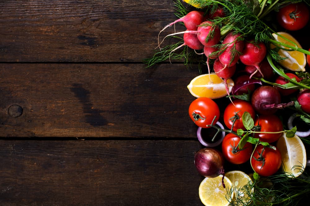 <b><i>SALUD</i></b>
<br>Posiblemente te sientas satisfecho con lo que emprendas a partir de hoy, por eso es importante que las cosas se pongan en calma, haciendo tus propias conservas y preparados. Por ejemplo, si aprendieras un poco de herbolaria, vegetarianismo, o todo lo que implique mejorar tu dieta desde lo natural, seguramente en corto tiempo tendrías la salud que deseas.
<br>