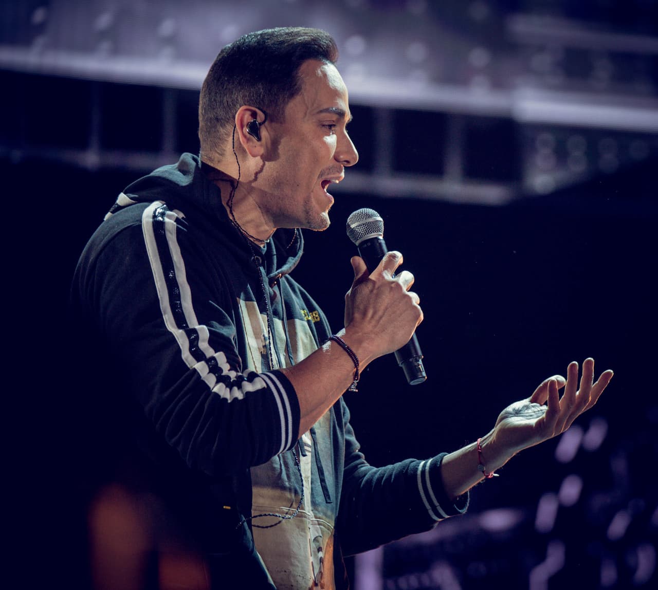 Víctor Manuelle encendió la rumba con 'Quiero tiempo'.