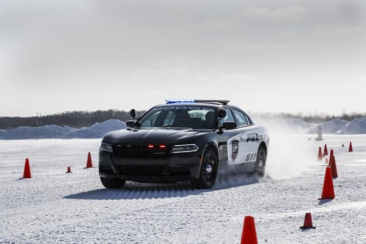 El Dodge Charger Pursuit 2016 versión tiene un consumo estimado de 26 mpg en carreteras, según datos provistos por EPA.