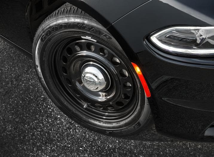 El Dodge Charger Pursuit 2016 es un vehículo con plataforma de tracción trasera, lo cual le da una gran ventaja en términos de direccionamiento a alta velocidad.
