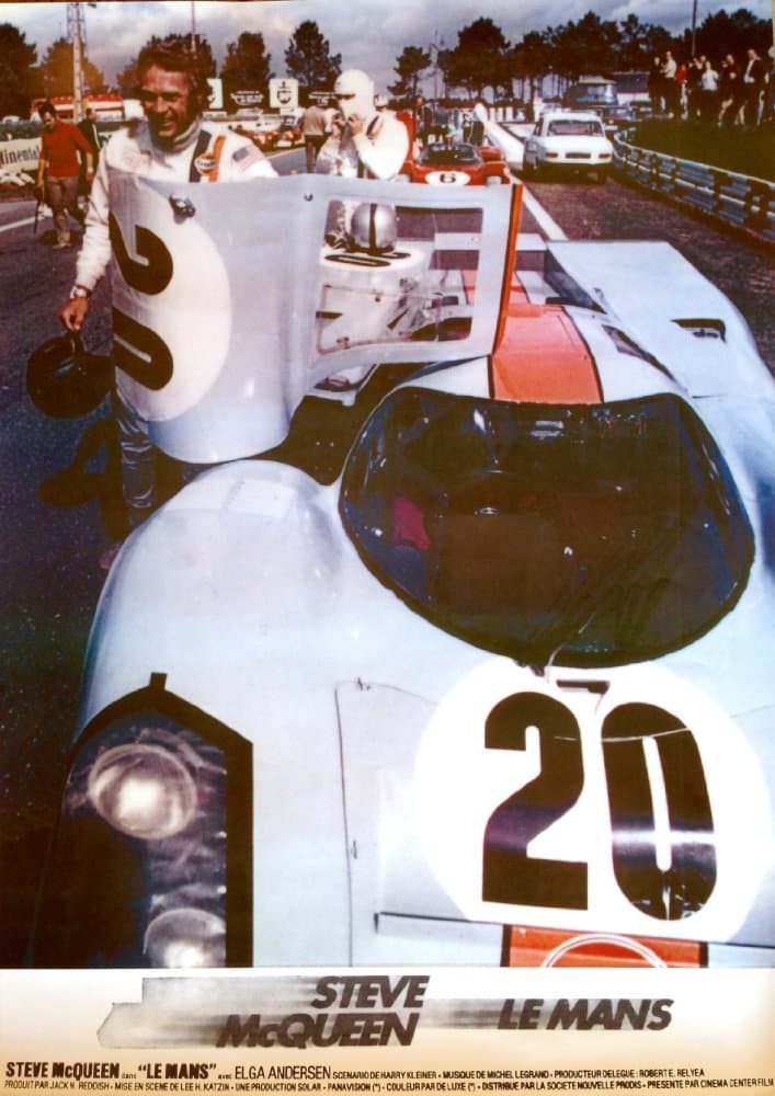 Este Porsche 917K, que según el corredor
<b>Brian Redman</b>, quien ganó varias carreras tras su volante, es “uno de los autos de carreras más endemoniadamente dificiles de manejar”, gano una decena de podios en los años 70. Entre esos triunfos se incluye el del circuito Spa-Francochamps en 1970 con el mexicano
<b>Pedro Rodríguez</b> tras el volante. Rodríguez perdería la vida trágicamente en un accidente en el circuito de Nuremberg en Alemania al año siguiente, tras el volante de un Ferrari 512M.
