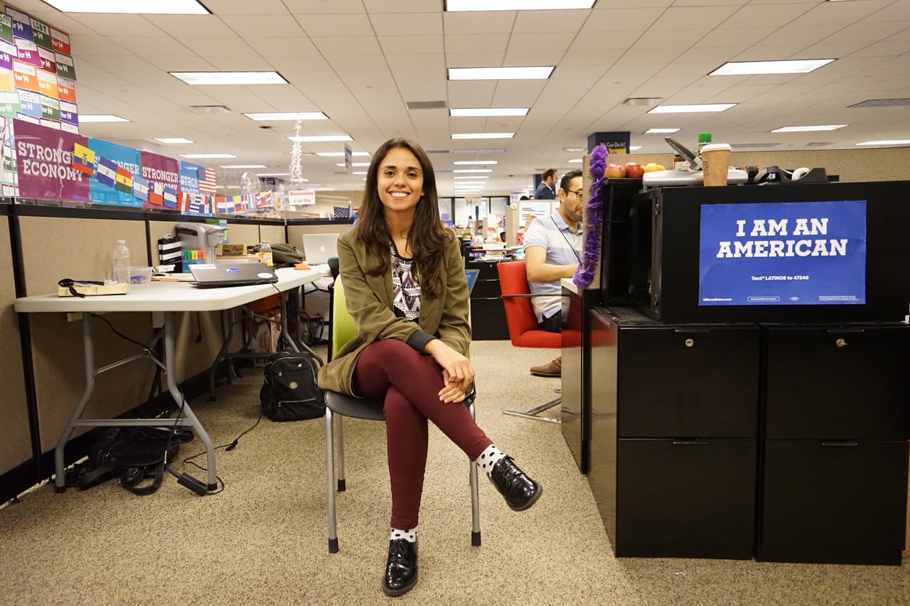 Esta colombiana no quiere que termine la campaña: así son los jóvenes del cuartel general de Clinton