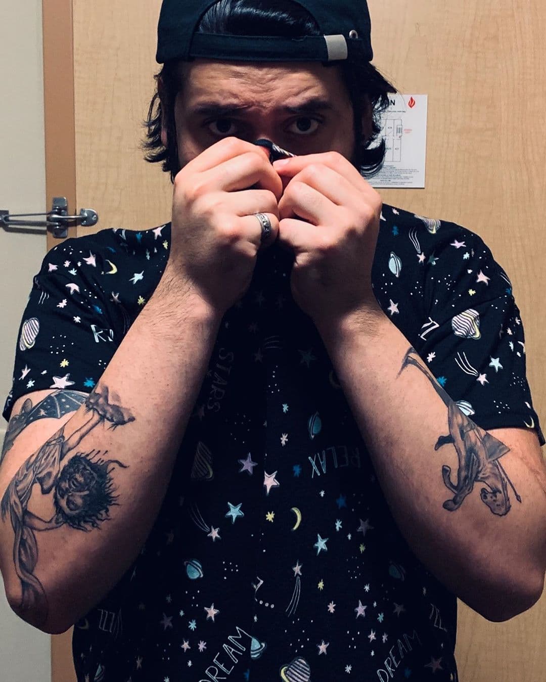 “No estoy solo en esto, y es diferente cuando tienes hermanos que están pasando por la misma experiencia. Doy gracias a Dios por ti Sara y por ti Yimmy y también por Noé. Dios sabe que hemos pasado por tiempos muy difíciles, tiempos de ira e incapacidad”, agregó.