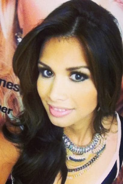 A través de las famosas fotos 'selfies' es como nuestra reina mantiene una estrecha relación con sus seguidores. Este tipo de fotos se han convertido en un fenómeno y no hay quién no se haya tomado una. Ahora puedes subir la tuya con el hashtag #NBLselfie para ganar un kit de belleza, los detalles aquí