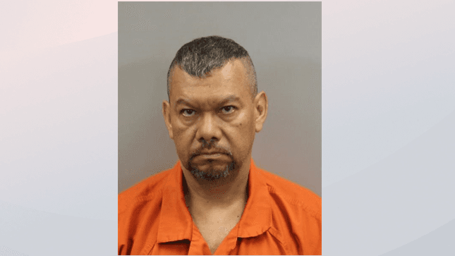 Arrestan a sujeto que intentaba entrar a una casa en Carolina del Norte