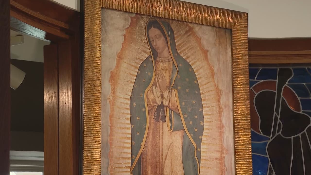 <b>La piel morena </b>
<br>Se presentó como una mestiza, por ser una mujer que abraza a todas las culturas del mundo, explica el padre Esequiel Sánchez.
<br>