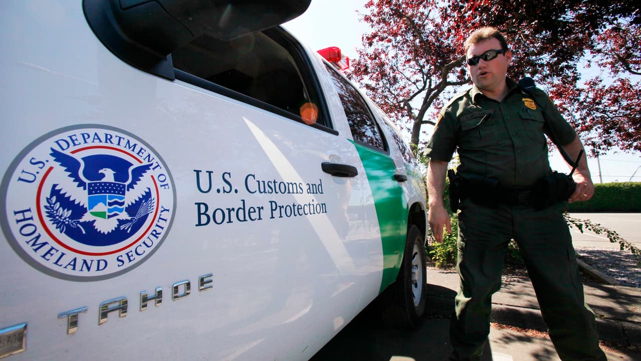 ¿Cómo distinguir vehículos de ICE, Border Patrol y otras agencias de seguridad en California? Te explicamos