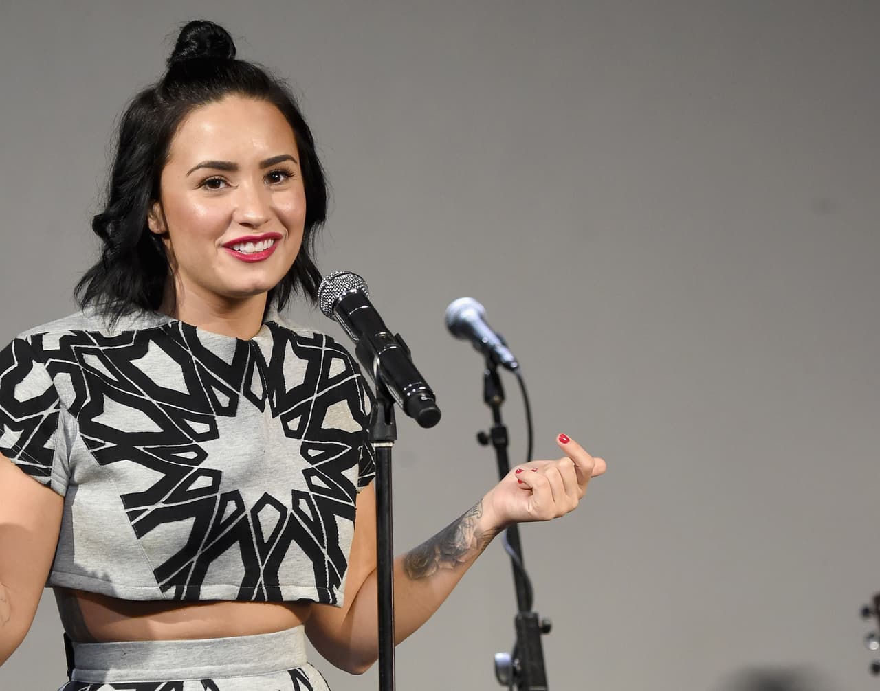 Pero después de estas acusaciones, el quipo de Demi salió en su defensa argumentando que ella no plagió ninguna de las piezas por las que se le acusa.