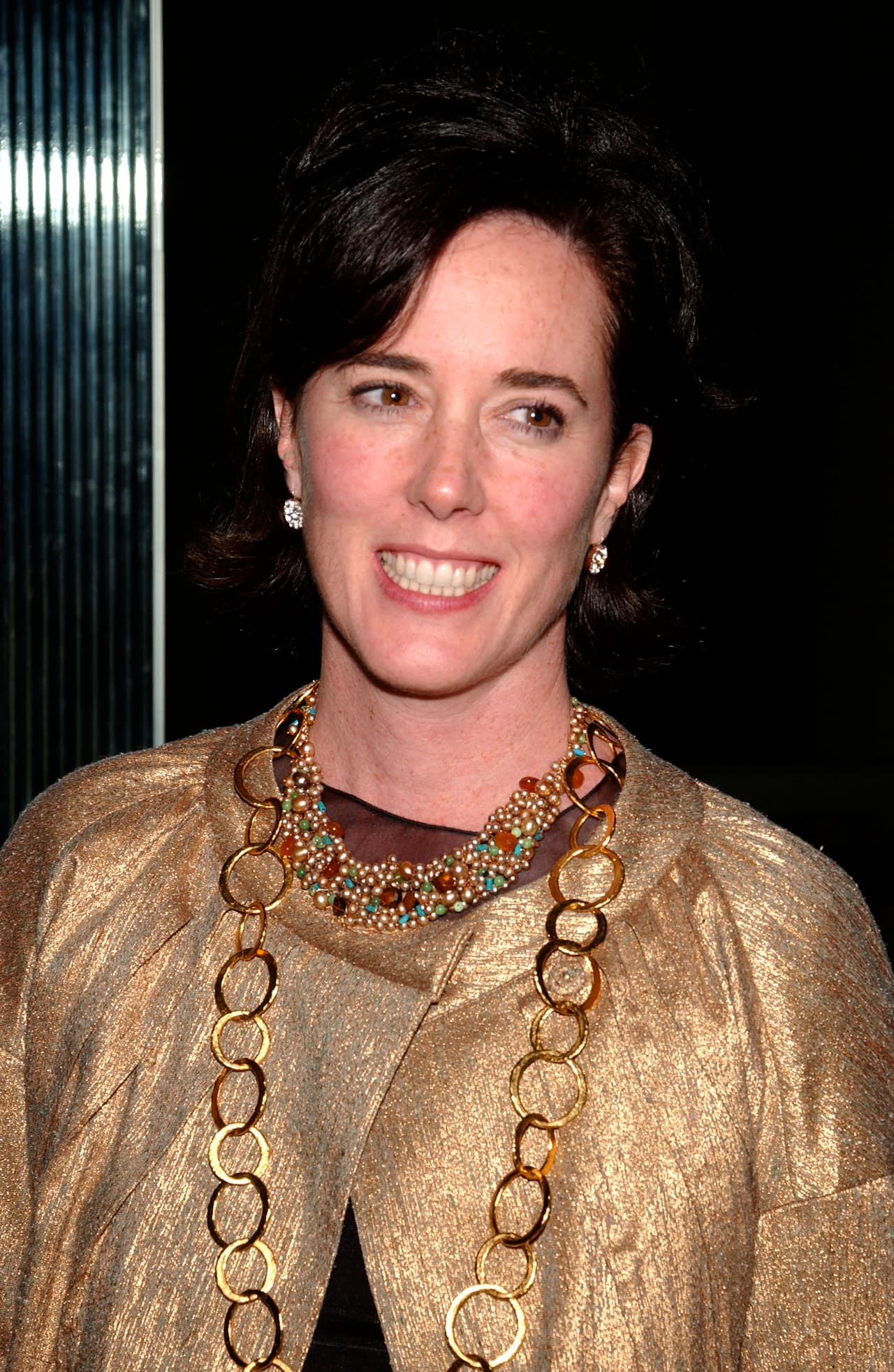 Entre los elementos que usaba Kate Spade se encontraba el carey sintético y también las piedras semipreciosas.