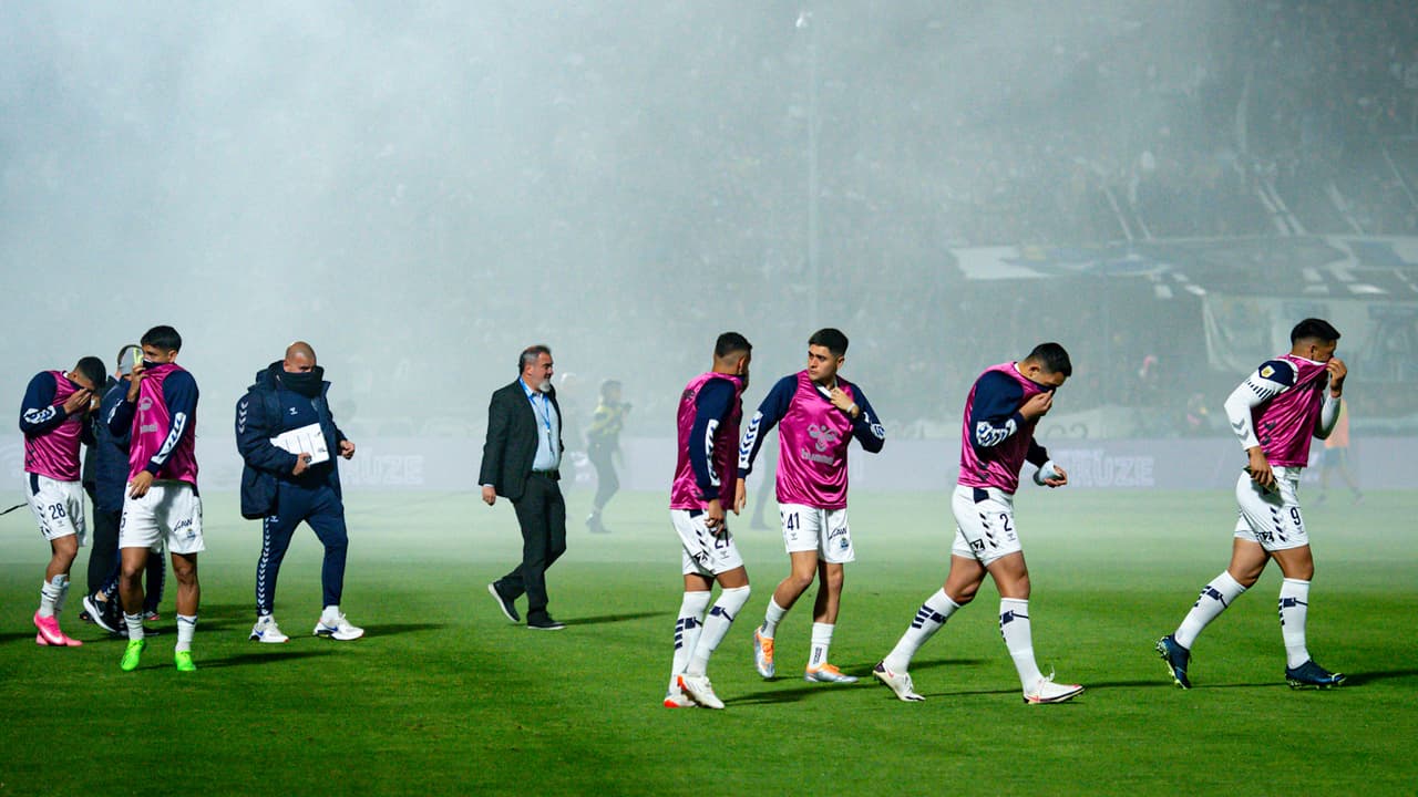 Suspenden el Gimnasia vs Boca Juniors por incidentes con gas lacrimógeno y balas de goma