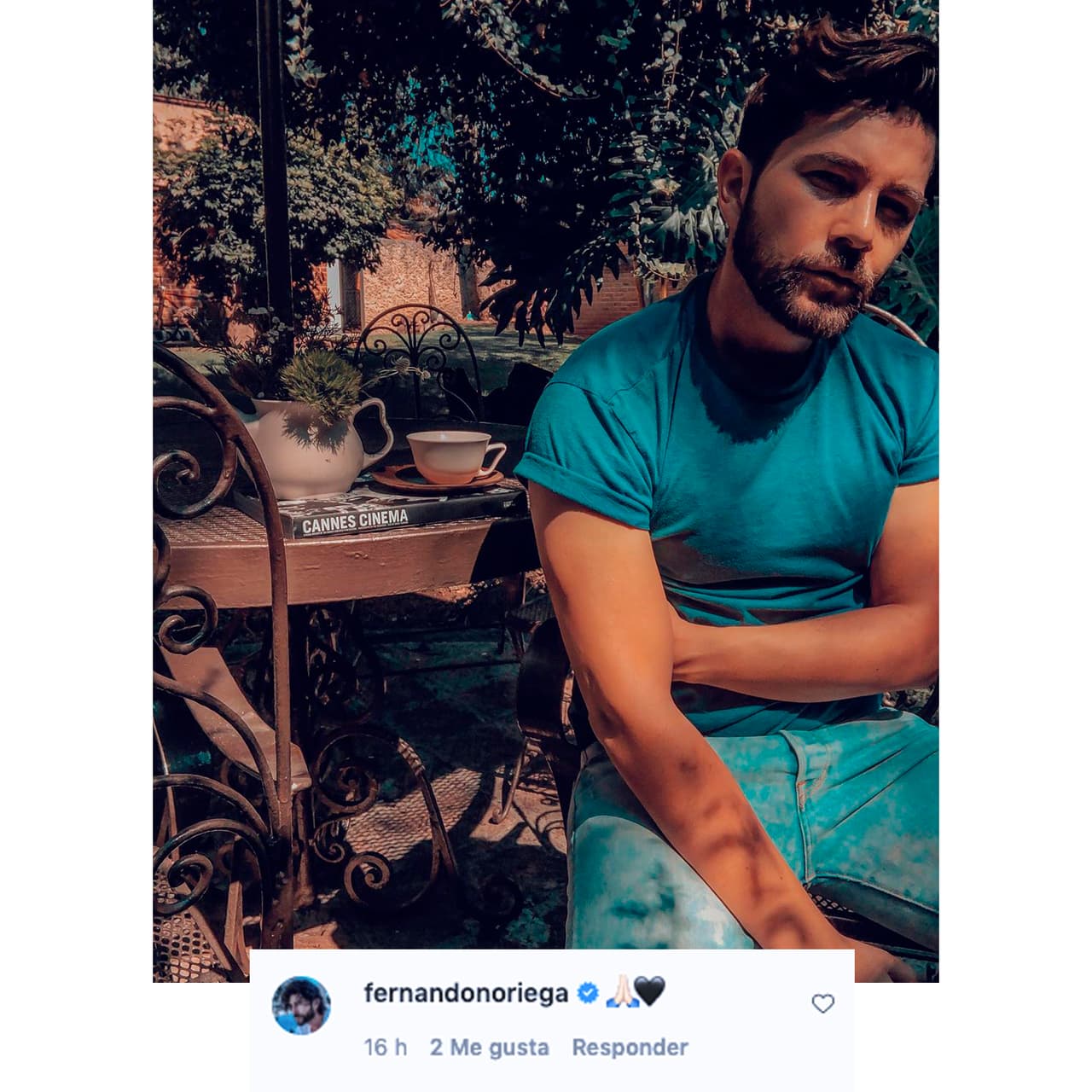 Fernando Noriega, su compañero en 'El Chema', usó emojis para mostrarle su afecto a Vanessa: él utilizó el emoji de las manos en forma de oración y un corazón negro.