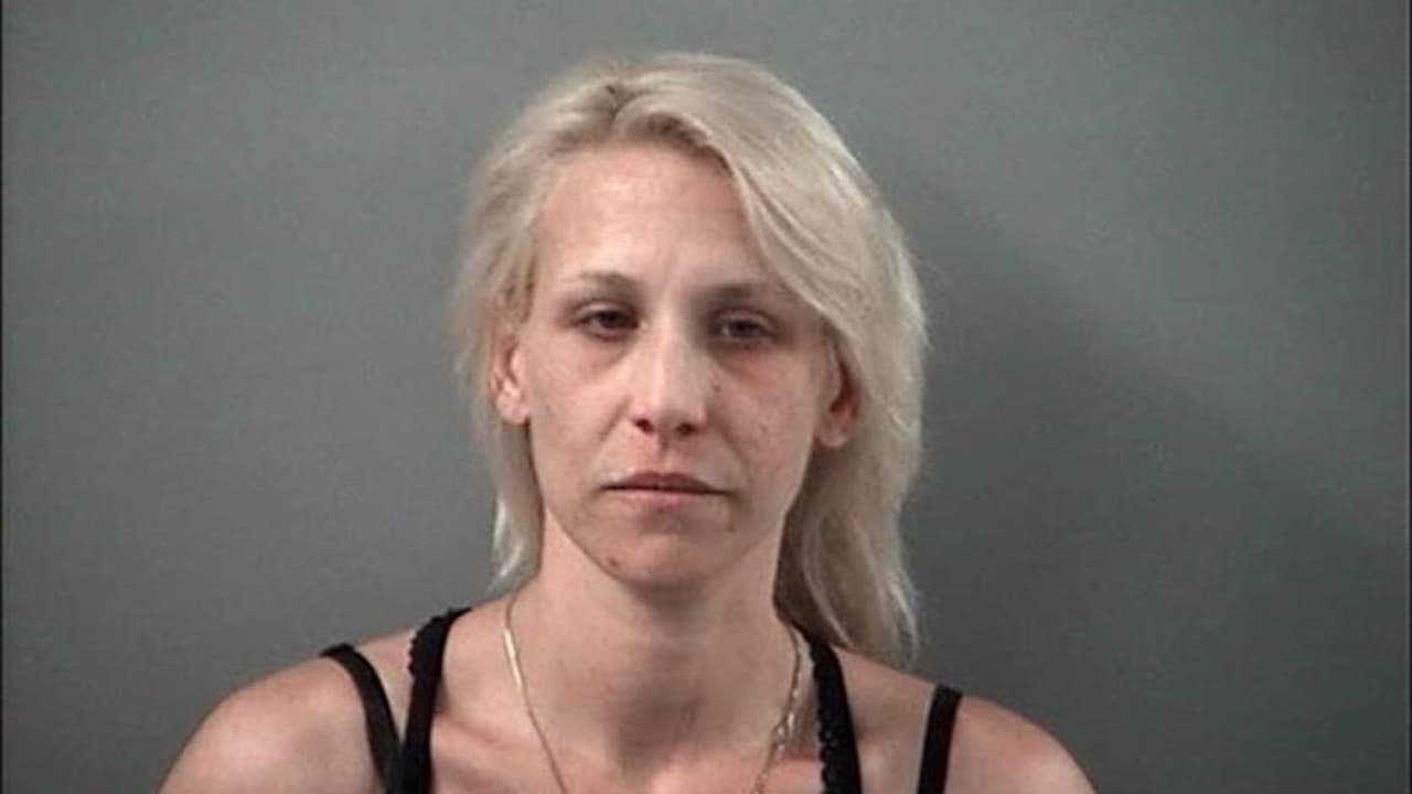 La madre de AJ Freund, un niño de 5 años asesinado en Crystal Lake, se declara culpable en corte