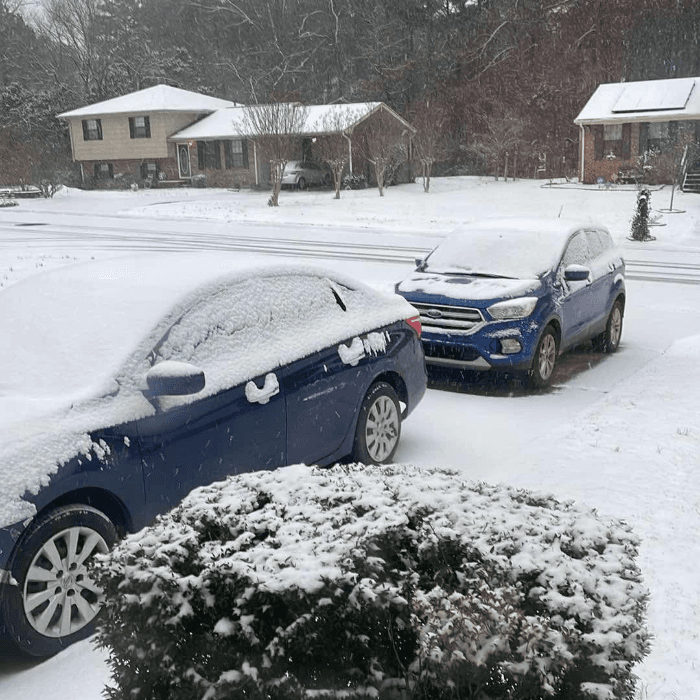 "Así está nevando aquí en Ellenwood", escribió Dayra M.