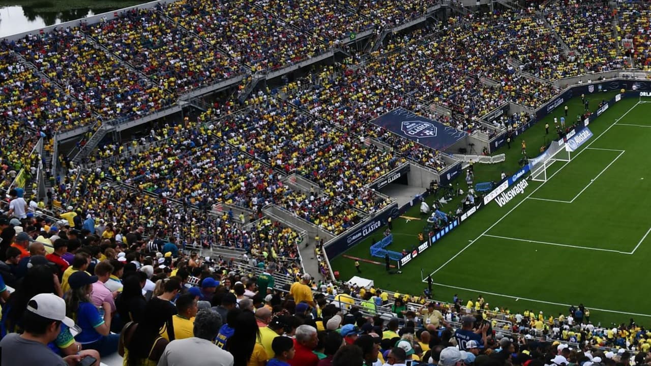 Desde su apertura, el Camping World Stadium ha alojado grandes artistas como The Rolling Stones y Aerosmith.