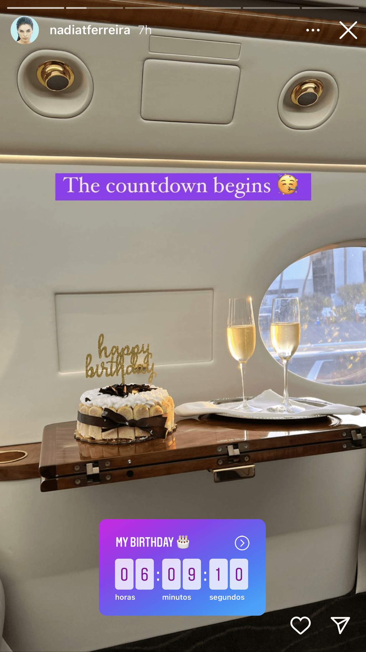 Nadia Ferreira cumple 23 años este martes 10 de mayo, pero el cantante comenzó a festejarla desde un día antes, según lo que compartió en Instagram en donde dejó ver que tomaron el avión privado del cantante. 
<br>