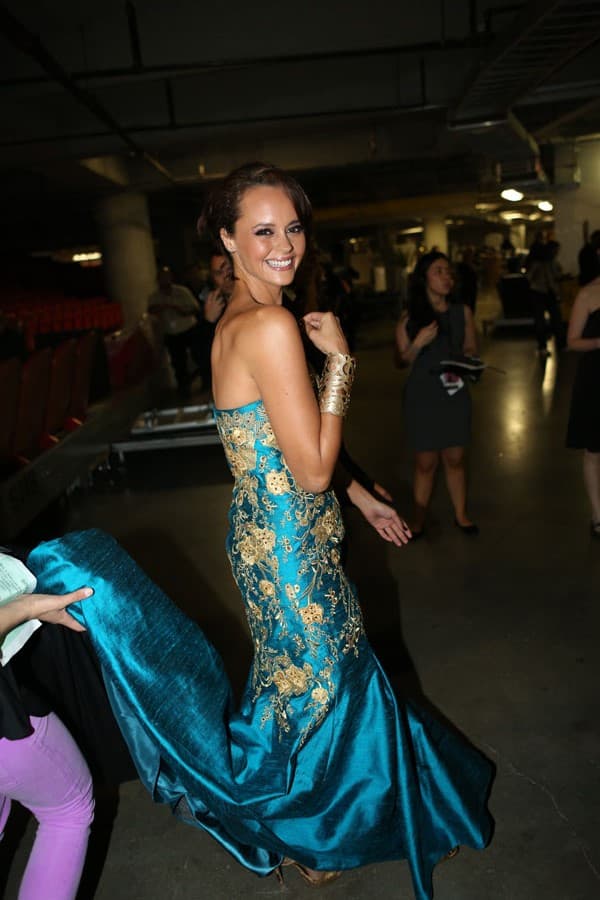 La divina Shaila Durcal, con un espectacular vestido.