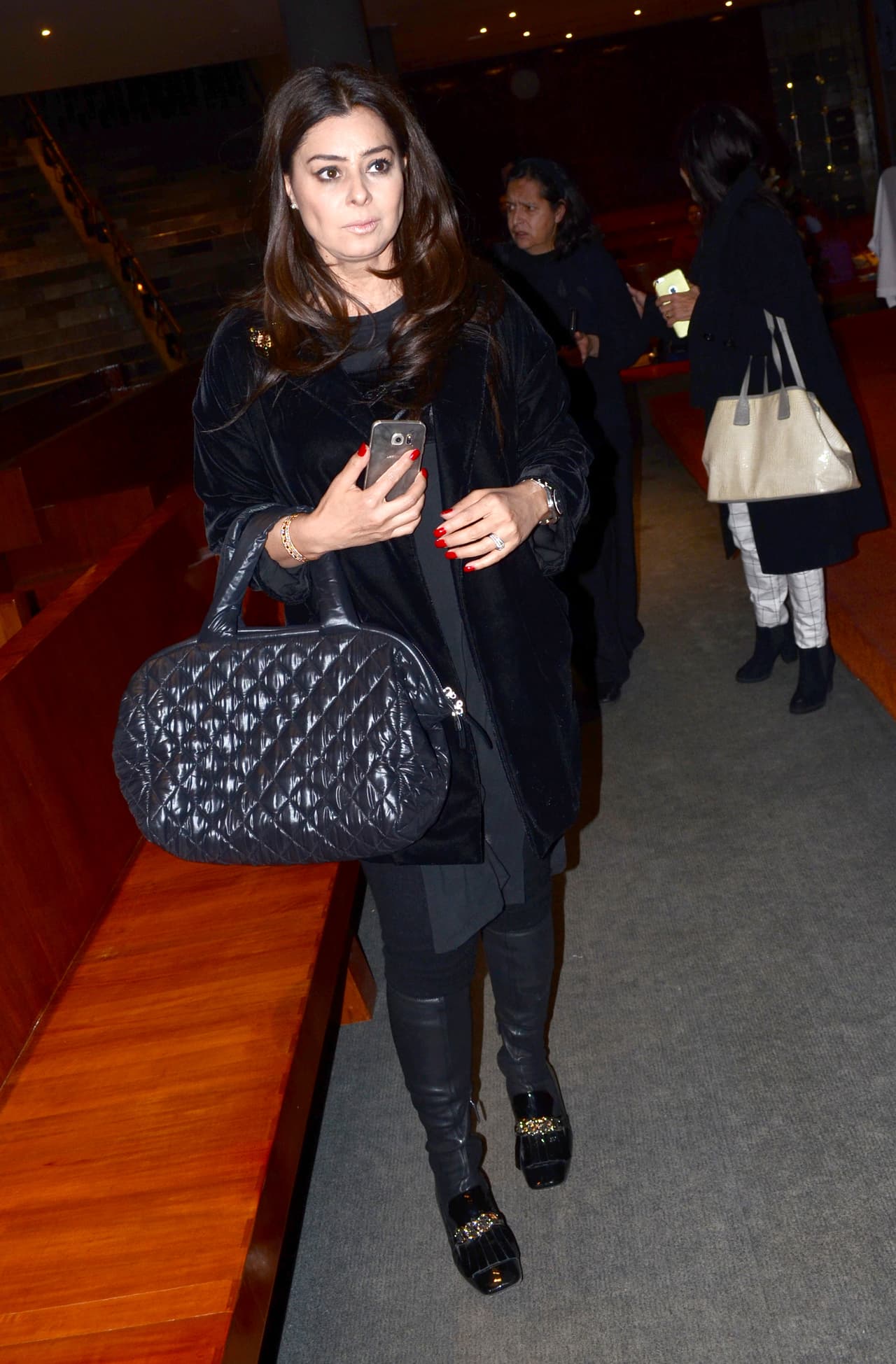 "Él permanece muchas horas en oración,
<b> <a href="https://www.instagram.com/p/CJzLnIUADS1/" target="_blank">es muy religioso</a> desde toda su vida</b>, eso lo ha tenido fuerte, eso y la compañía de la familia es lo que lo ha tenido en paz", compartió en el programa 'Ventaneando' este 8 de enero.
<br>