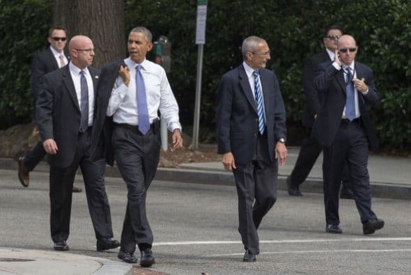 Su seguridad lo seguía de cerca pero no lo rodearon en ningún momento.
