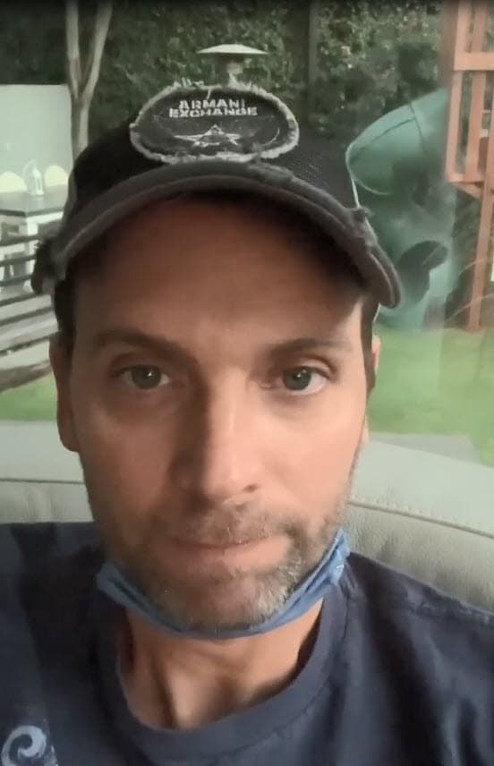 Horas más tarde su esposo, el argentino 
<b><a href="https://www.univision.com/famosos/esta-es-la-nota-que-hizo-llorar-a-patricio-borghetti-y-odalys-ramirez-mas-que-el-coronavirus-fotos" target="_blank">Patricio Borghetti</a></b>, refirió que también tenía el virus. Tras varias semanas aislados en casa, se recuperaron. 
<br>