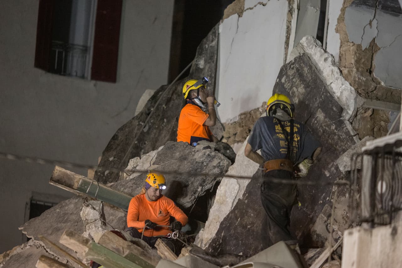 Detectan señales de vida entre los escombros de un edificio en Beirut un mes después de la explosión