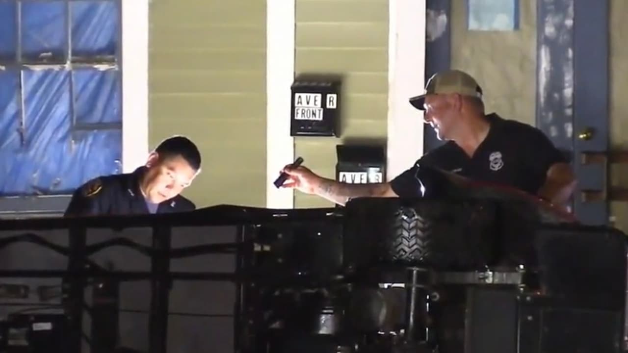 Regularán tránsito de carros de golf tras accidente que mató a una familia en Galveston