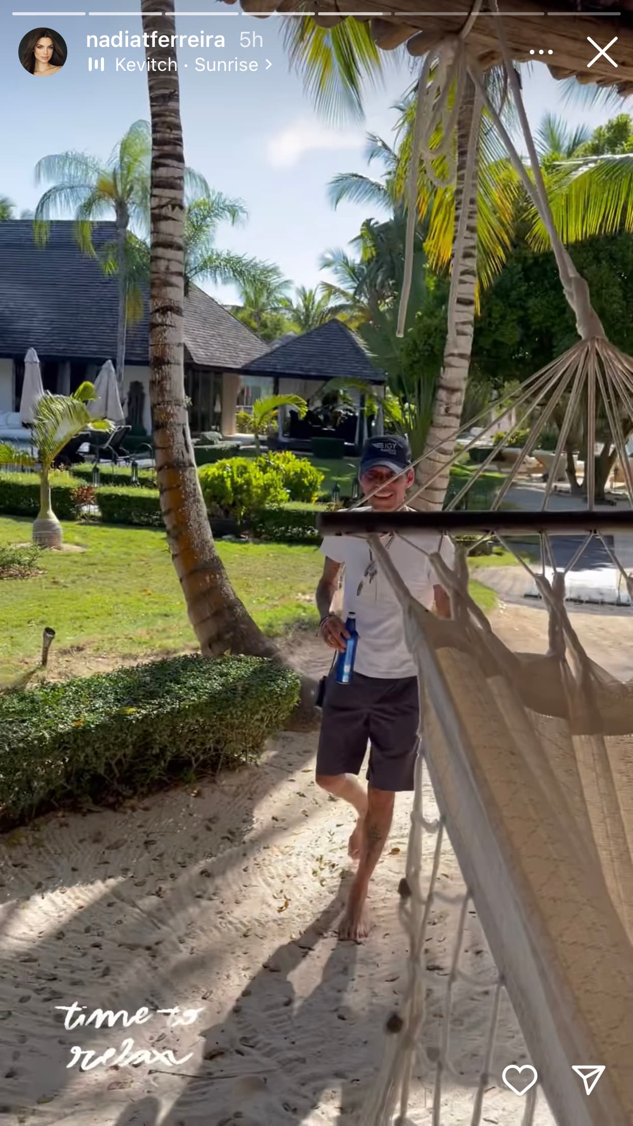 Mientras que a Marc Anthony se le ha visto muy contento disfrutando de la compañía y el clima. 
<br>