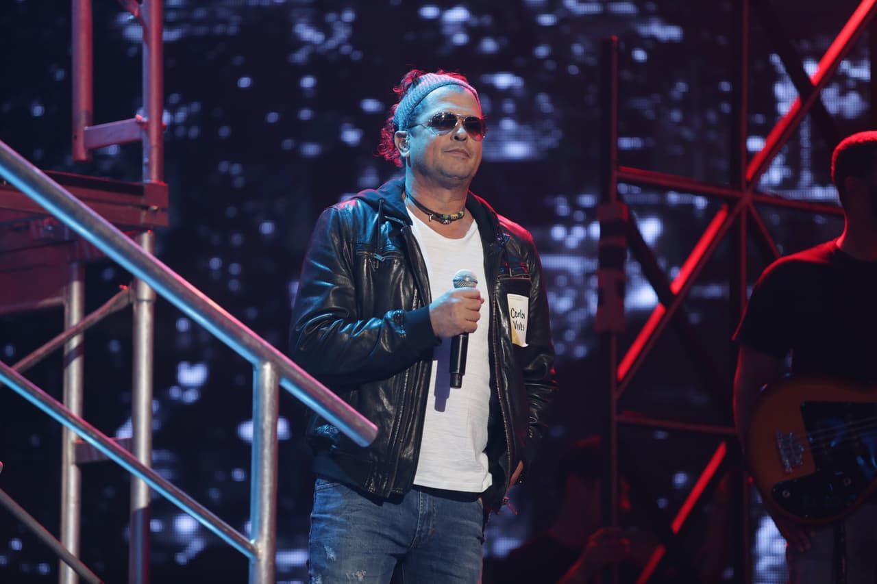 Carlos se ha caracterizado por sus letras románticas.