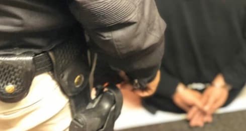 Dependiendo de los resultados, la persona podría enfrentar hasta 6 meses en prisión por conducir bajo los efectos del alcohol o sustancias controladas, o hasta 20 años tras las rejas si el incidente tiene consecuencias mortales.