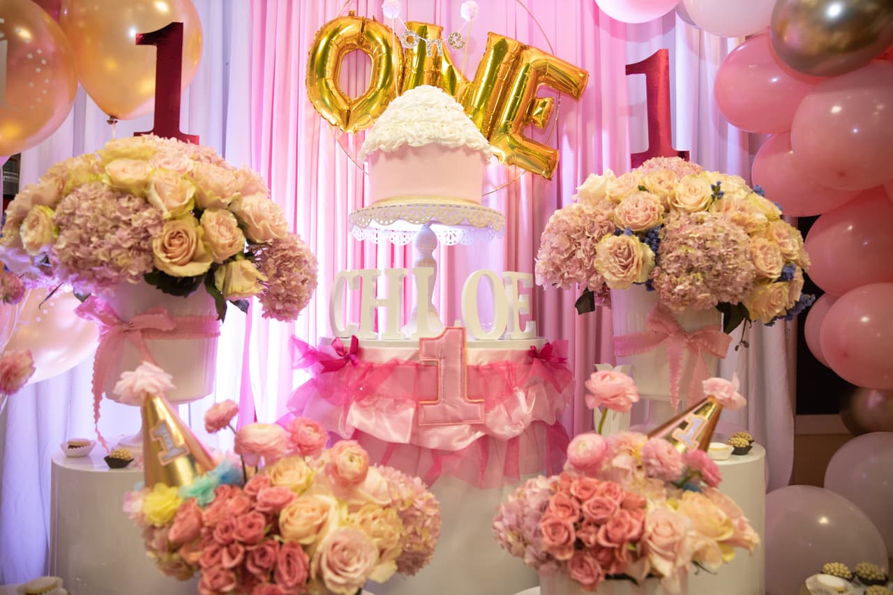 La mesa de ambientación y todos los detalles del tierno evento lucieron espectaculares gracias a Carolina y los "ángeles que llegan a tu rescate".