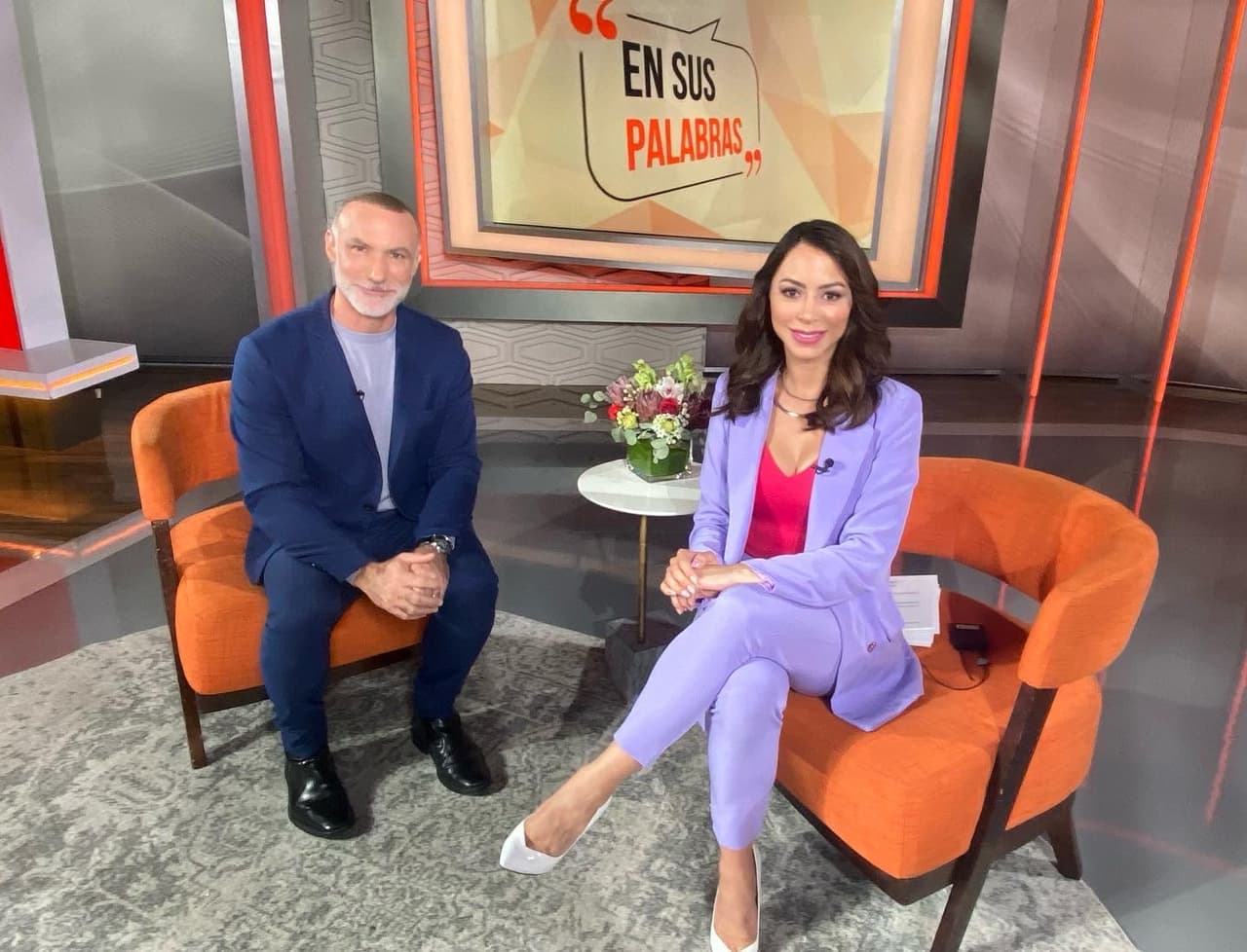 Jonathan Chait Auerbach, Cónsul General de México en Miami, FL junto a Carolina Rosario. 
<br> 
<br>